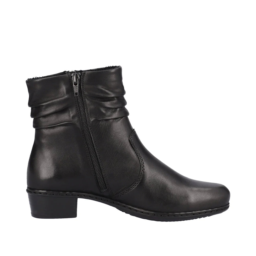 Y0756-00 Black Zip
