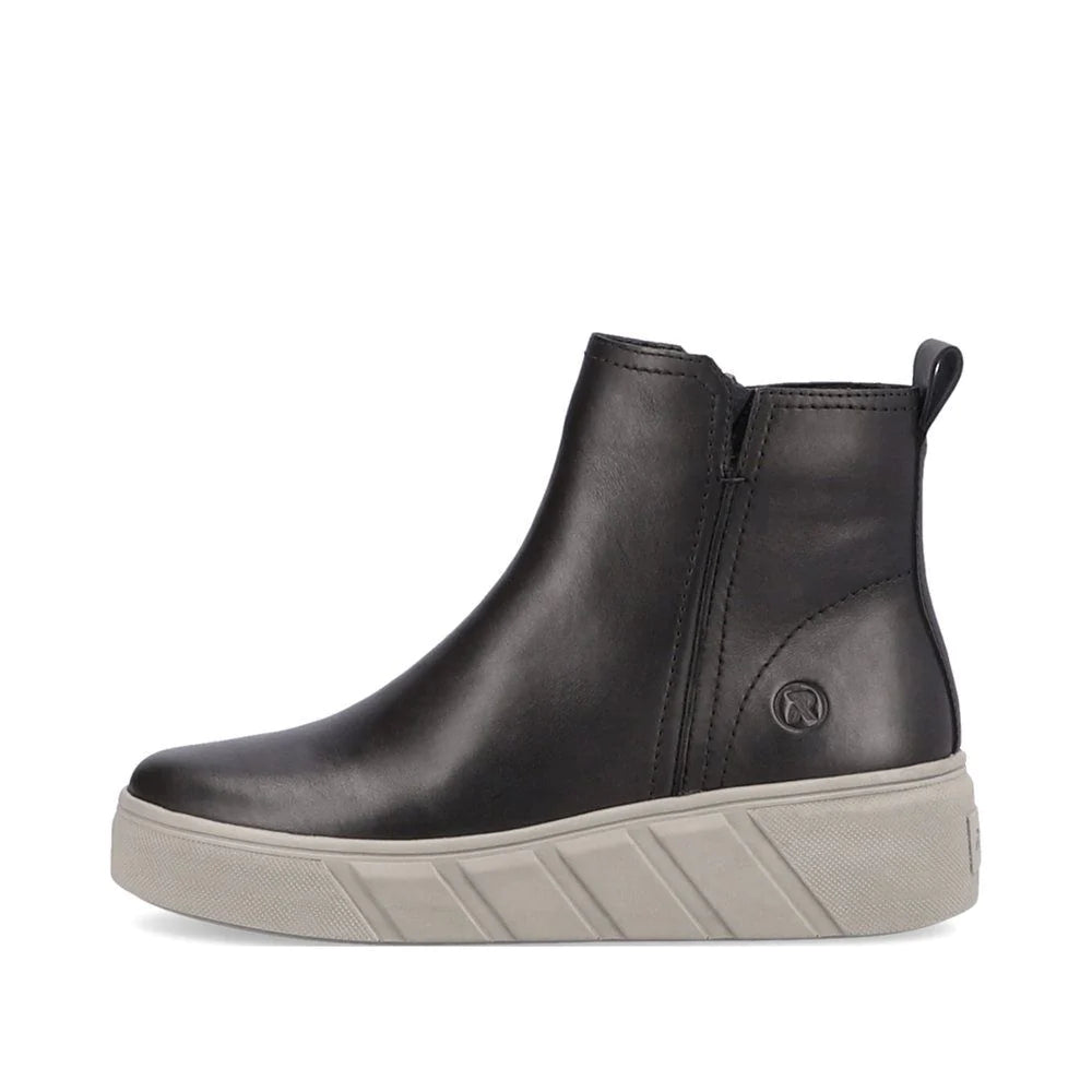 W0562-00 Black Ankle Boot
