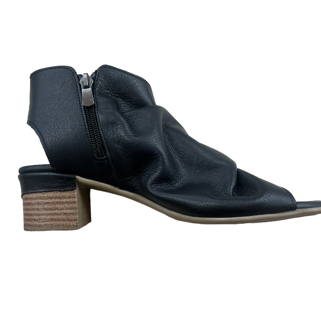Gia-02 Black Leather